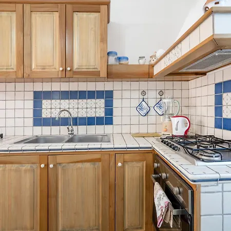 Villa Beatrice: Countryside Charm In