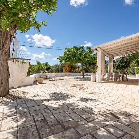 Villa Beatrice: Countryside Charm In