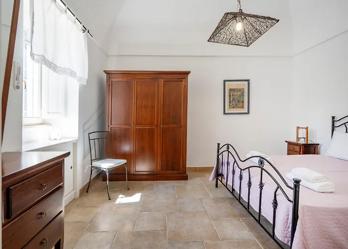 Beatrice: Countryside Charm In *