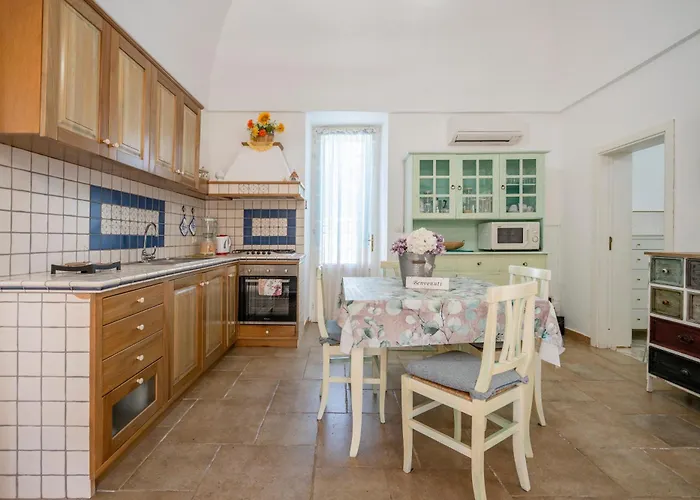 Beatrice: Countryside Charm In 빌라 오스투니